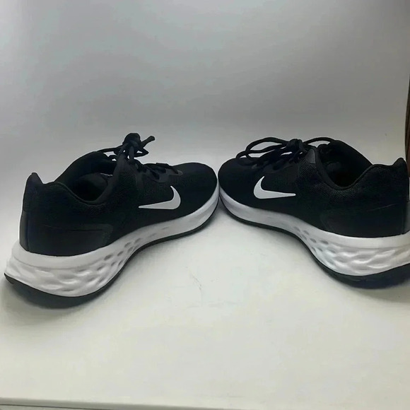 Nike Women’s Low-Top Track & Field Shoe New without Box Size 10.5 W. Black/White - Picture 5 of 8
